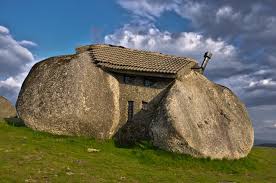 La casa do penedo  ou la maison en pierre